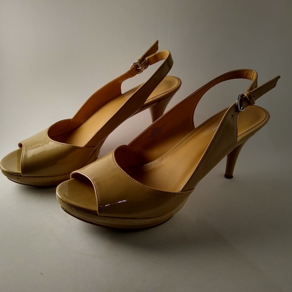 Nine and Co. slingback peep toe heel